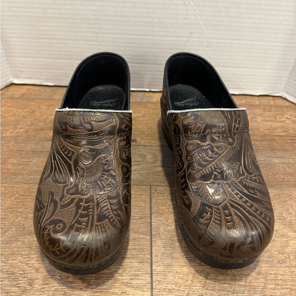 Dansko Women’s Brown Clog Work Shoes Size 39 (8.5 or 9) - Picture 1 of 8